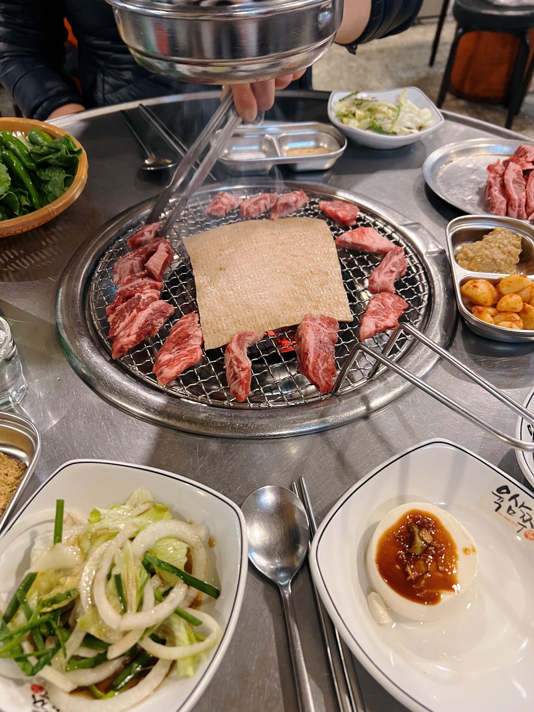 자유인숯불생고기집