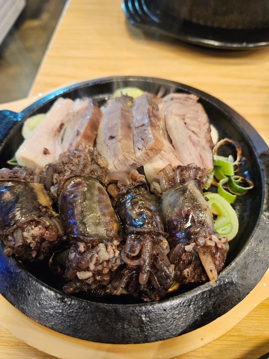 신의주전통찹쌀순대 신촌점