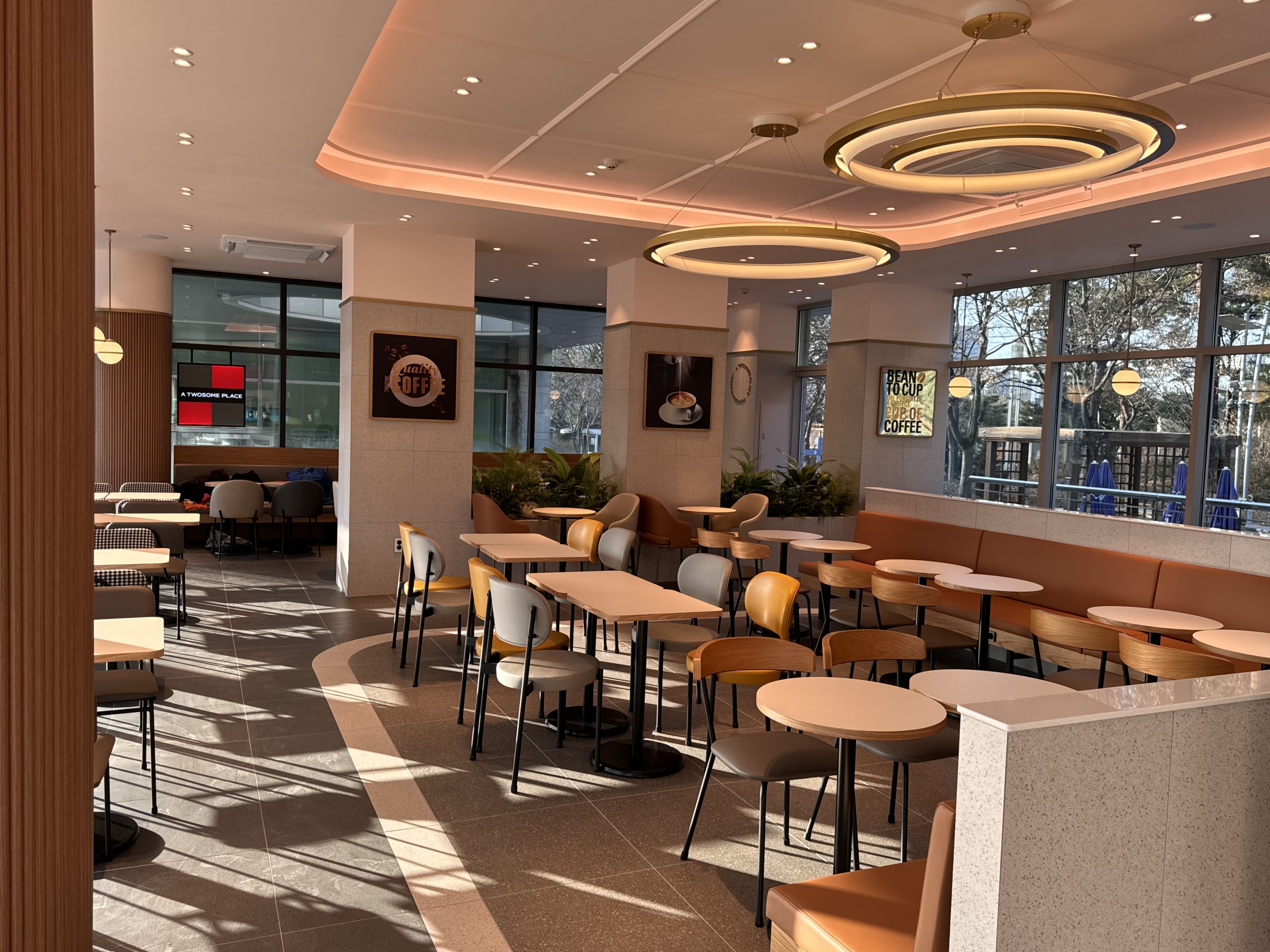 투썸플레이스 국립중앙박물관2점