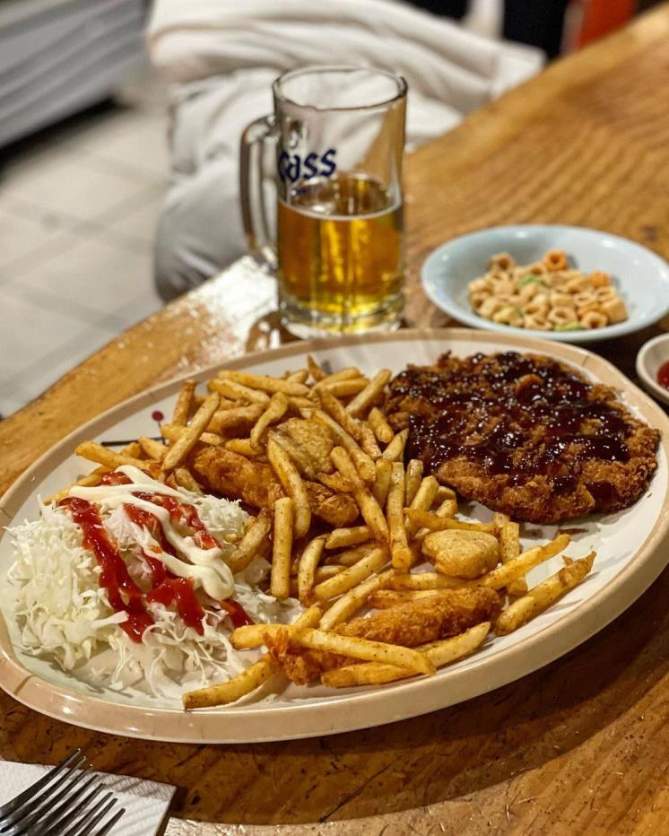 로얄호프치킨 합정점